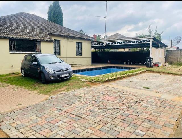 6 BEDROOM HOUSE FOR SALE IN GERMISTON STATION